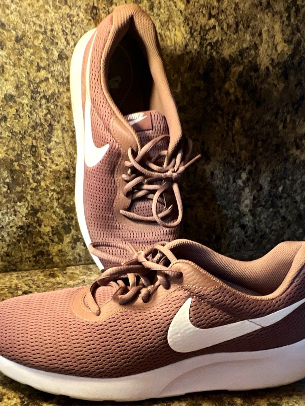 Nike Men’s Mauve Lace-Up Running Sneakers with White Swoosh